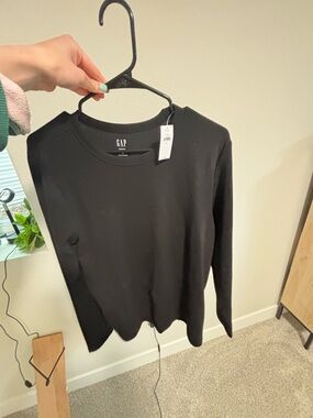 NWT GAP Black Long-Sleeve Crewneck Tee